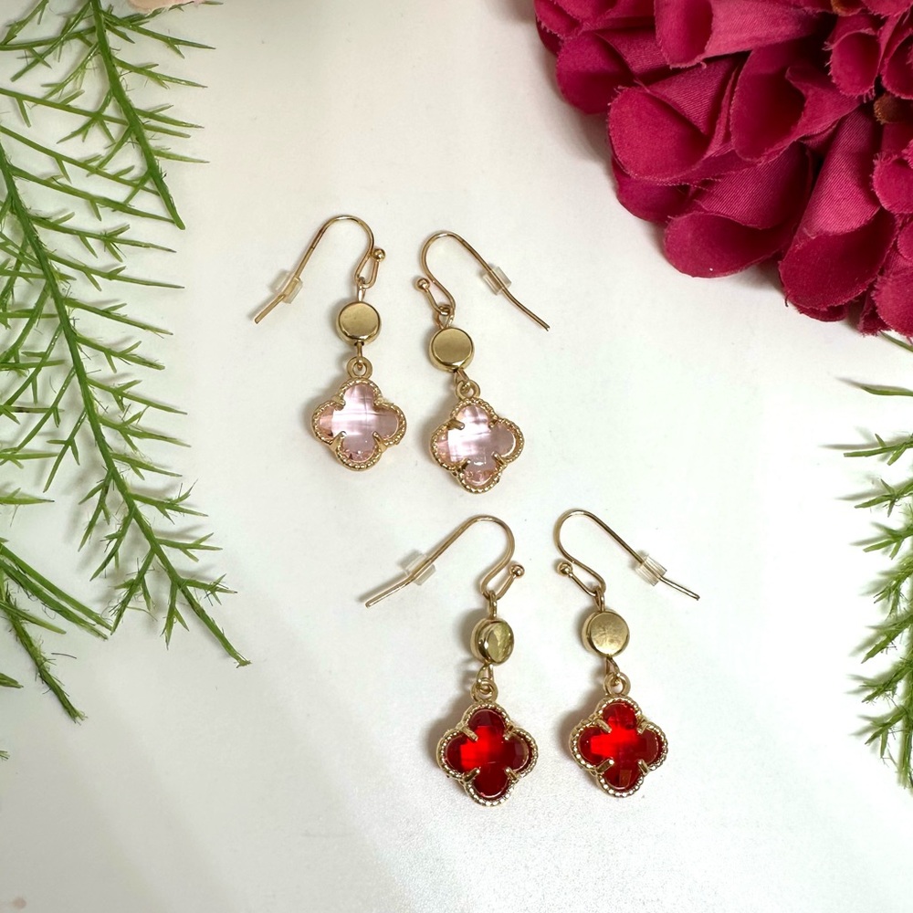NEW⚜️Crystal Clover Charm Red Glass Earrings - Picture 5 of 6
